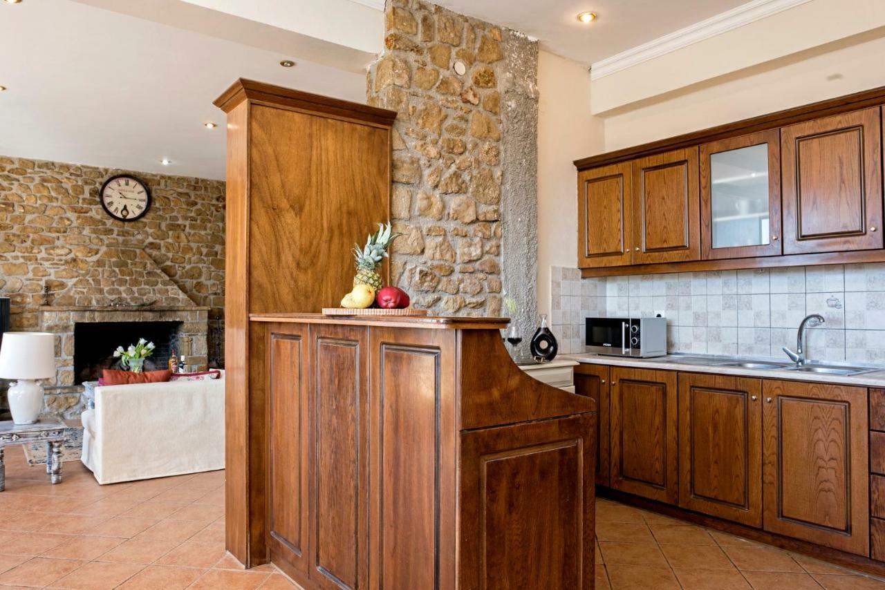 Kosta's House * Valanio